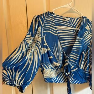 Guess Blue and White Cropped Tropical Blouse
